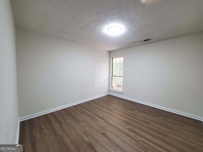 Building Photo - 217 Sweetgum Ln