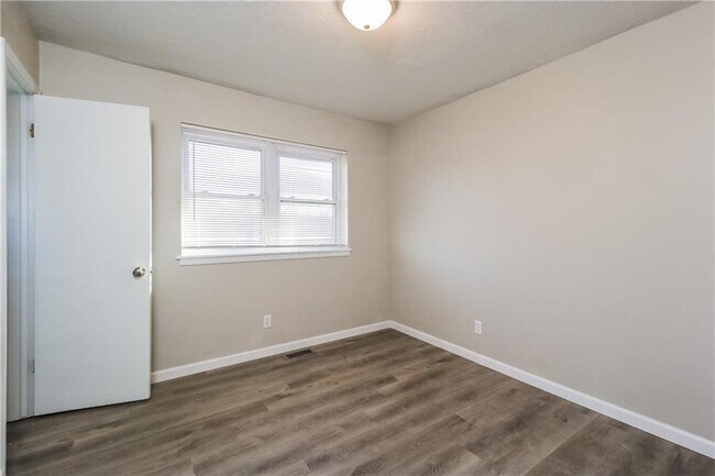 Building Photo - 1813 Ronald St