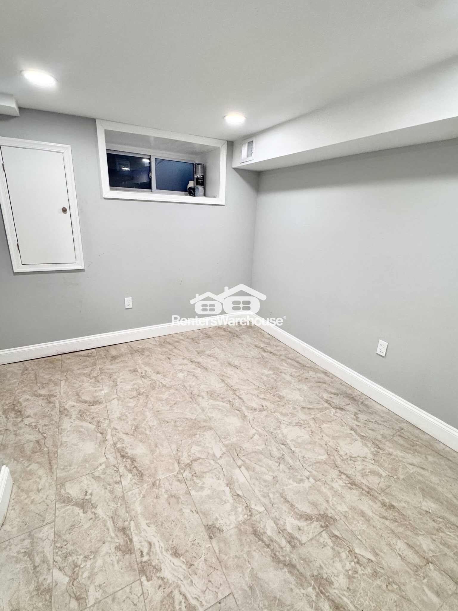 Building Photo - 627 S Curley St