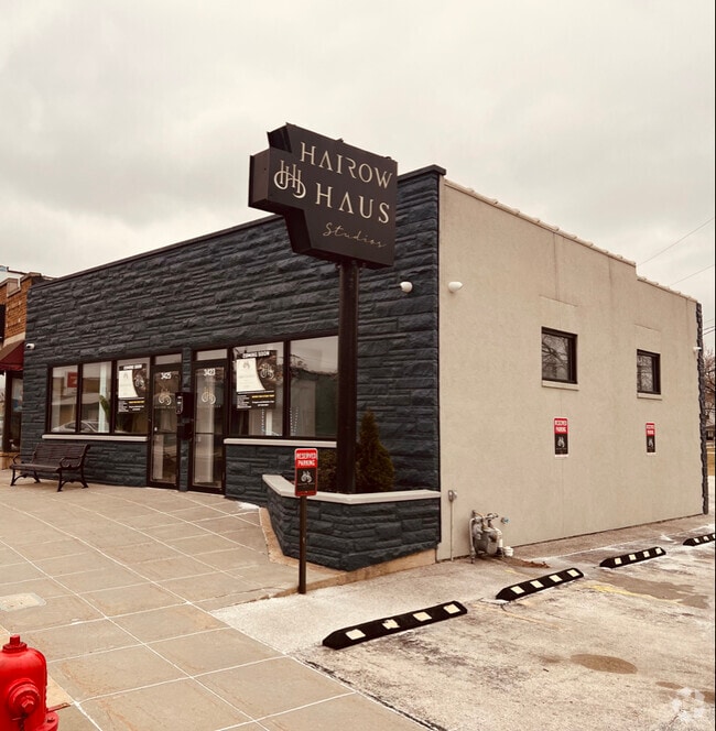 Building Photo - 3423 Ridge Rd