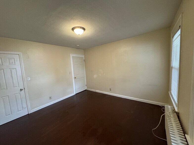 Building Photo - 14 Court St