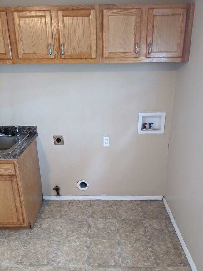 Building Photo - Now leasing for move in August 1st 2026!