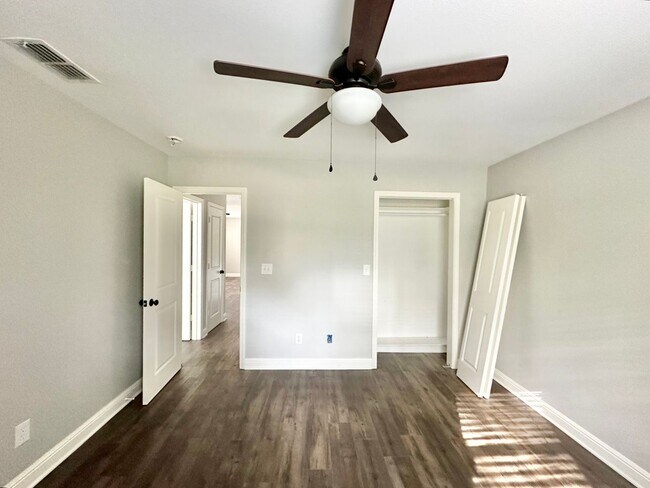 Building Photo - Pecan St. (LEASE UP ONLY)