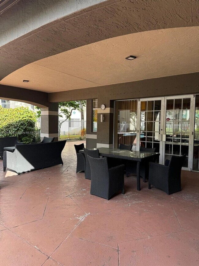 Building Photo - 450 S Park Rd