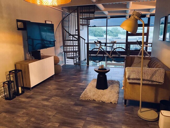 Main bedroom 01 - 367 Auden Ave