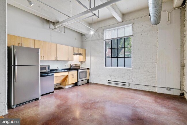 Building Photo - 412 S 13th St