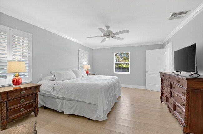 Building Photo - 4690 Palo Verde Dr