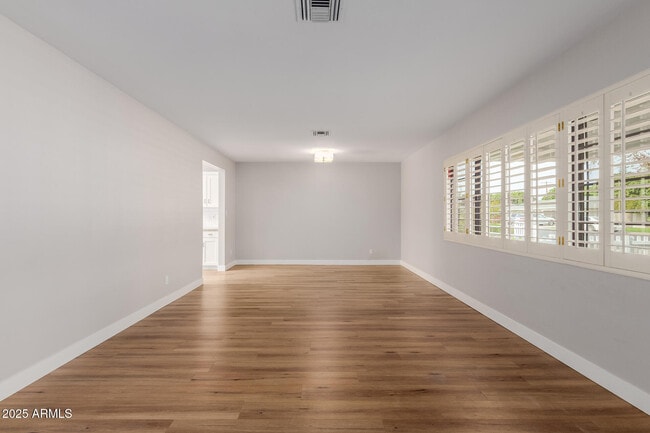 Building Photo - 5001 E Mitchell Dr