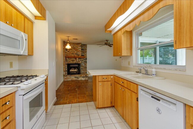 Building Photo - 1192 Lady Susan Dr