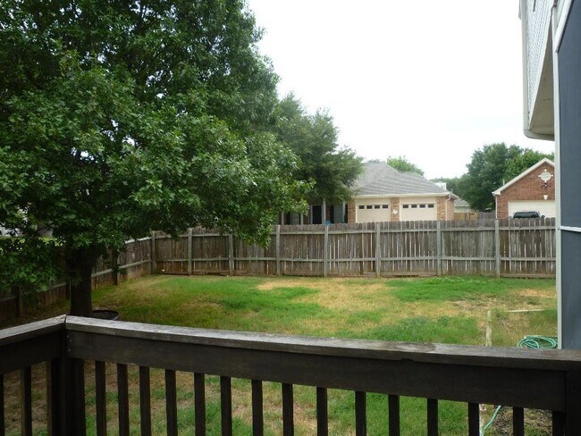 Building Photo - 414 Darkwoods Dr