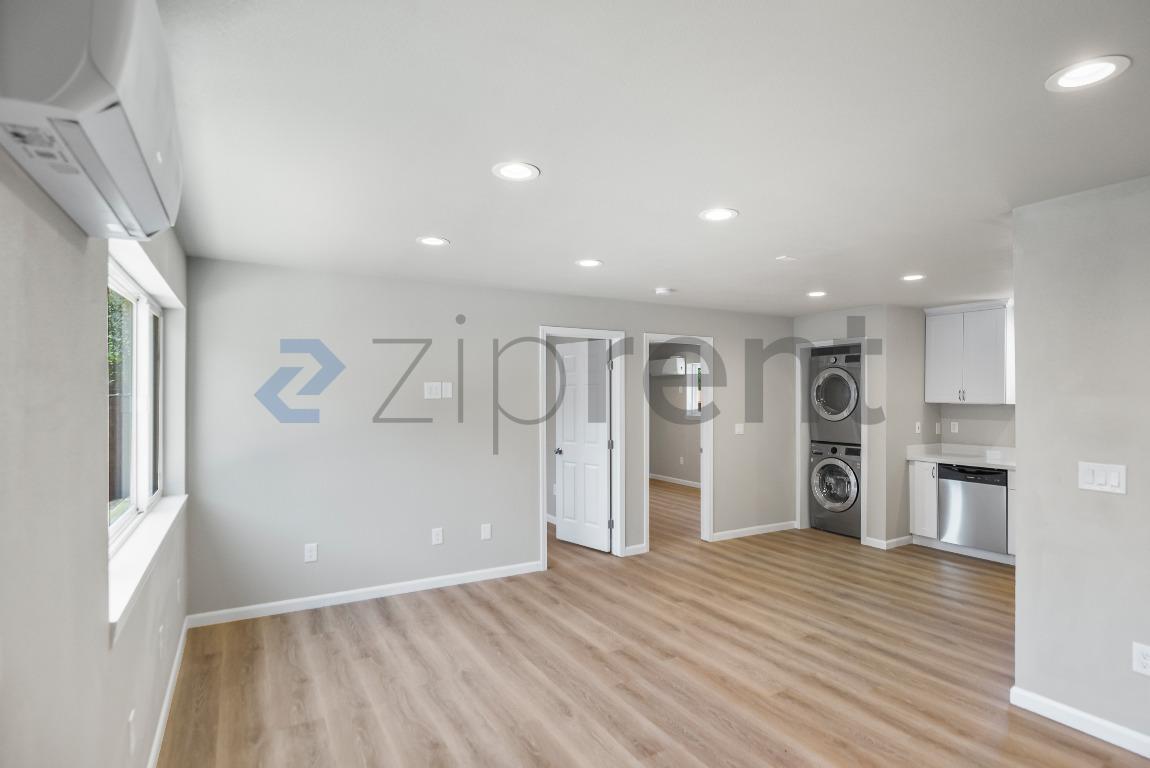 Building Photo - Unit