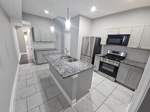 Building Photo - 5 Bedroom Townhouse in Pigtown