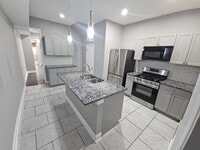 Building Photo - 5 Bedroom Townhouse in Pigtown