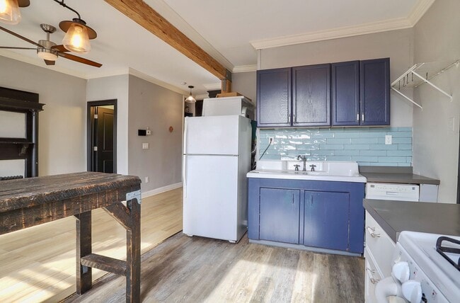 Building Photo - 388 Baldwin Ave