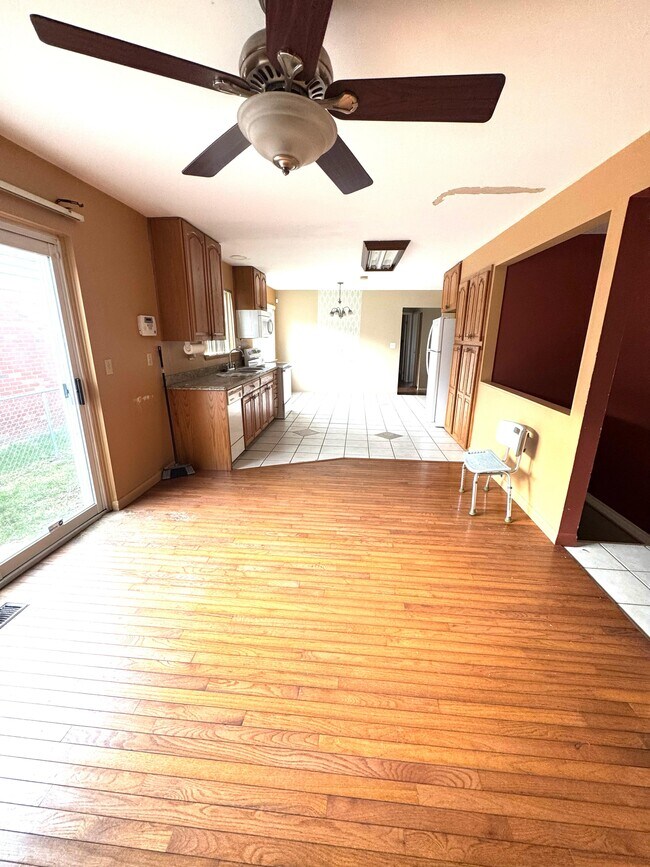 Building Photo - 29415 Cunningham Dr