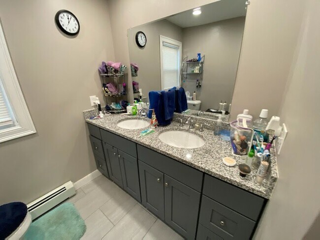 Building Photo - 63 Jastram St