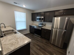 Building Photo - Move in Ready! Easy & Quick move-in process