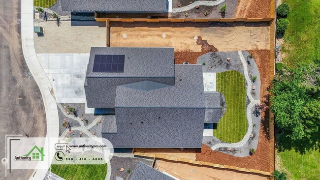 Building Photo - 2864 River Dr