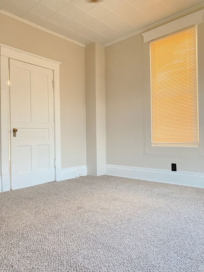 Building Photo - Coming Soon! Updated 4 bed 2 bath house right in the heart of Benson.