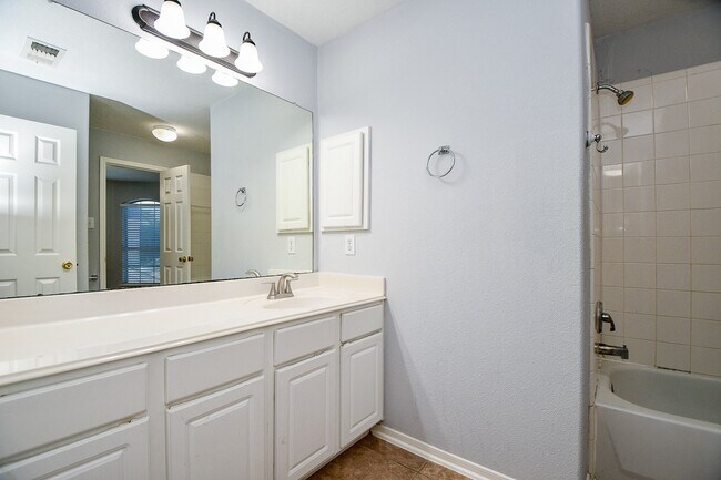 Building Photo - 3019 Red Oak Leaf Trail