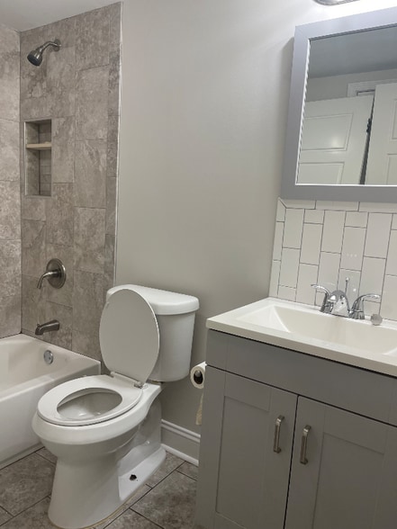 Building Photo - 222 Branch St