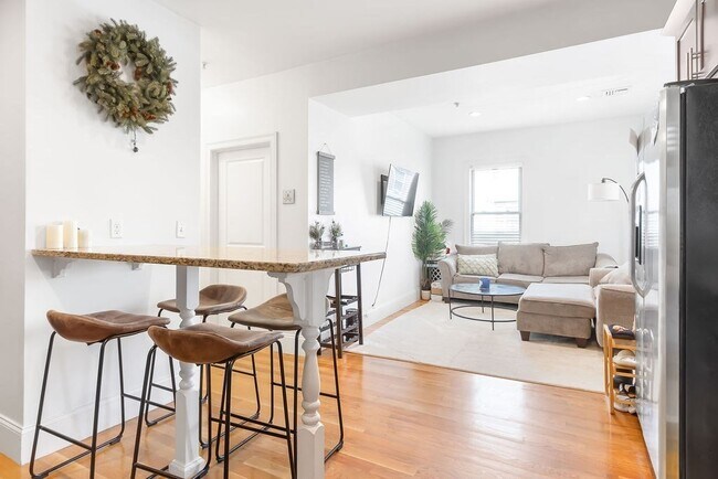 Building Photo - 142 Boston St