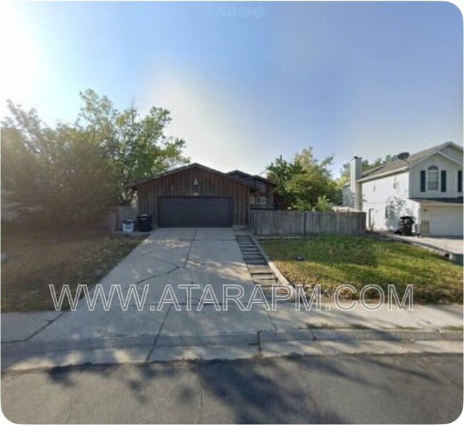 Primary Photo - 270 Country Club Dr