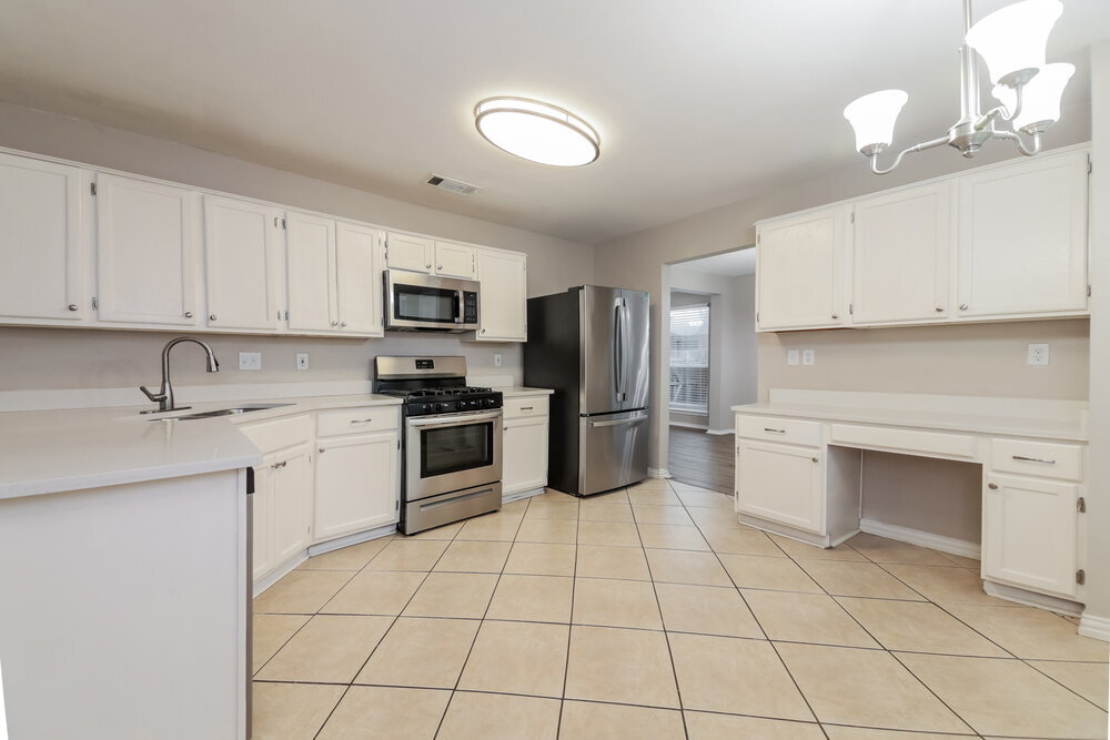 Building Photo - 327 Stately Oak Ln