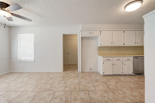 Building Photo - 524 Sherwood Ln