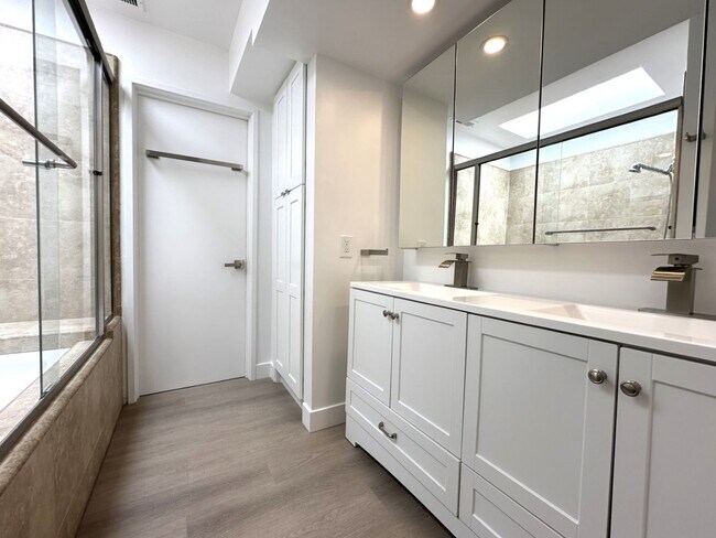 Building Photo - 401-405 Westbourne St