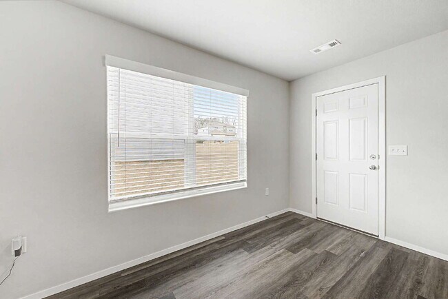 Building Photo - 4404 SW Sackett Ave