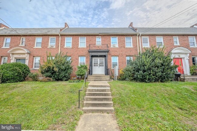 Building Photo - 221 35th St NE