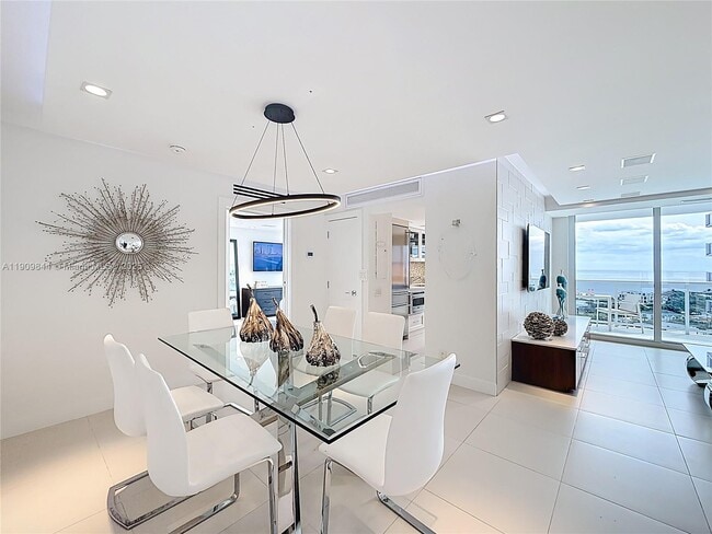 Building Photo - 2715 N Ocean Blvd