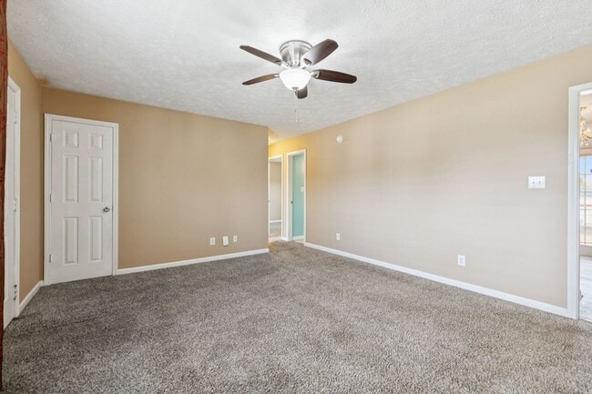 Building Photo - 1073 Bobcat Dr