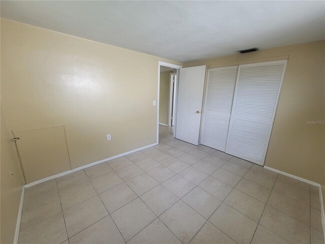 Building Photo - 5424 Shell Dr