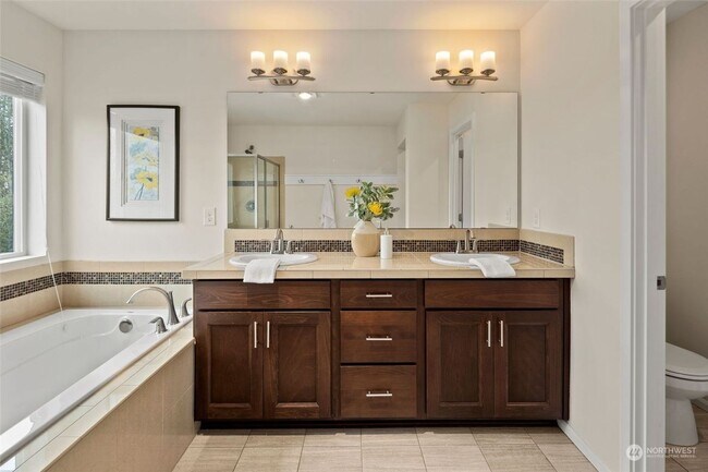 Building Photo - Immaculate Home in the Heart of High Point...