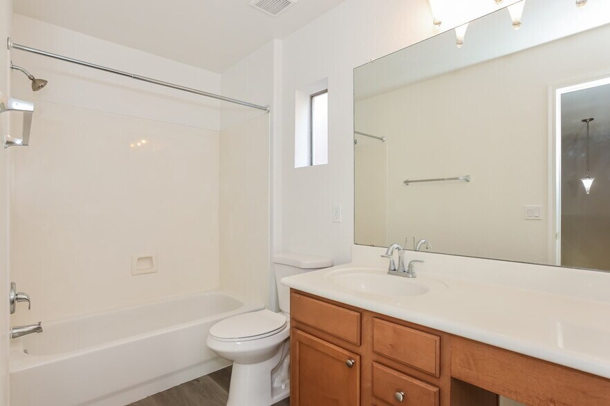 Building Photo - 7506 S 14th St