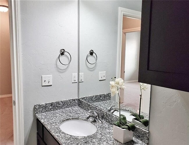 Building Photo - 477 S Fretz Ave