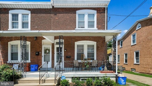 Building Photo - 372 Ripka St