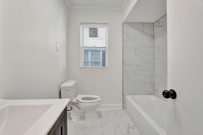 Building Photo - 3780 Shirlwood Ave
