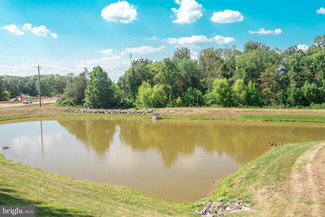 Building Photo - 42598 Chisholm Dr