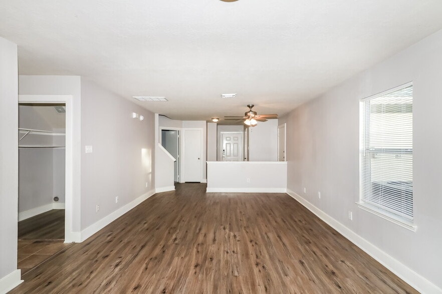 Building Photo - 7431 Leightonfield Ct