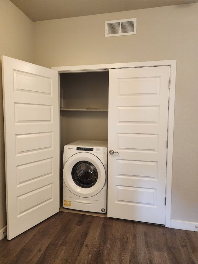 Building Photo - Long Realty & Property Management - Nearly New Home in Aurora **Half Off Rent June 2026**