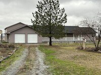 Building Photo - Spacious 3 BR 2 BA 2 Car garage on acreage