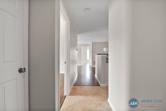 Building Photo - Bright, Freshly Updated 2BR/2BA Condo at T...