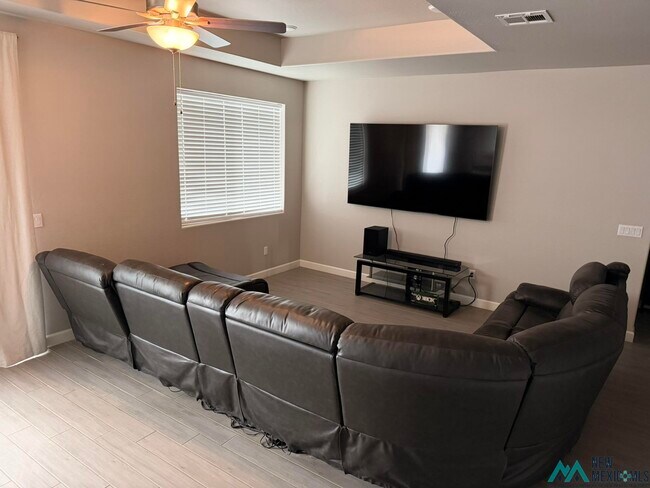 Building Photo - 2902 Browning Ave