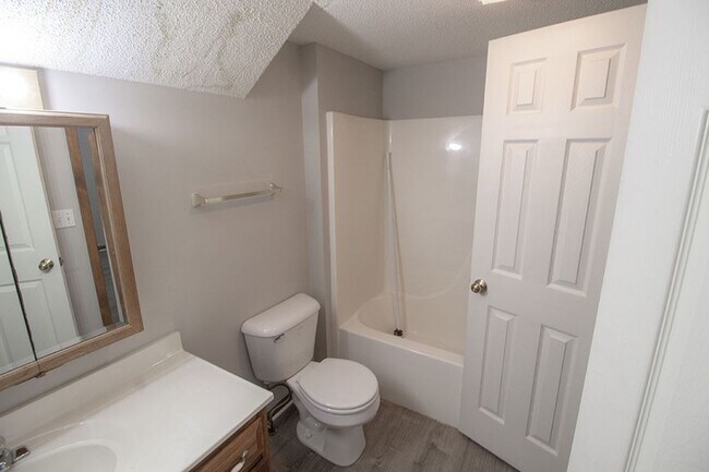 Building Photo - 1316 Valley Creek Ln