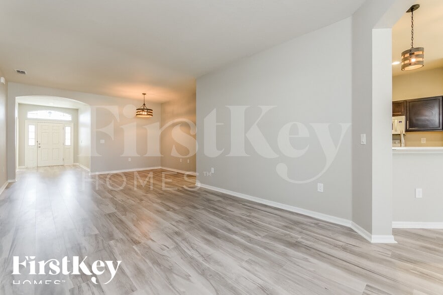 Building Photo - 533 Interlock St