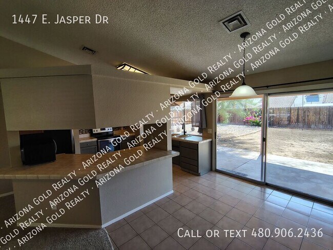 Building Photo - 1447 E Jasper Dr