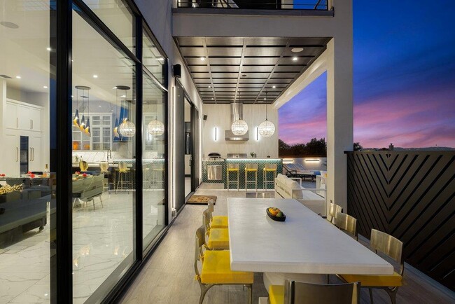 Building Photo - 12885 Park Dr
